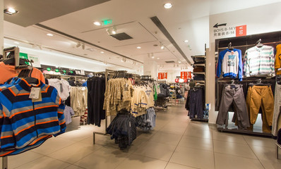 高端商场服饰连锁店 零售服装业的璀璨明珠