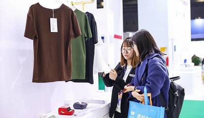 精臣携多款智能标签打印产品亮相2024CHINASHOP中国零售展，引领零售服装行业数字化转型